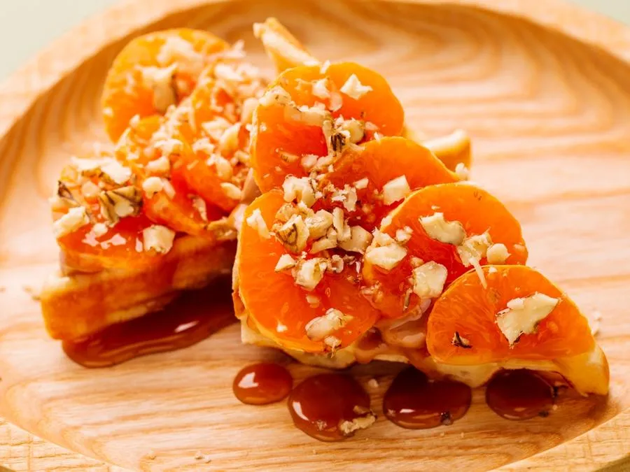 Вафли с мандарином и грецким орехом