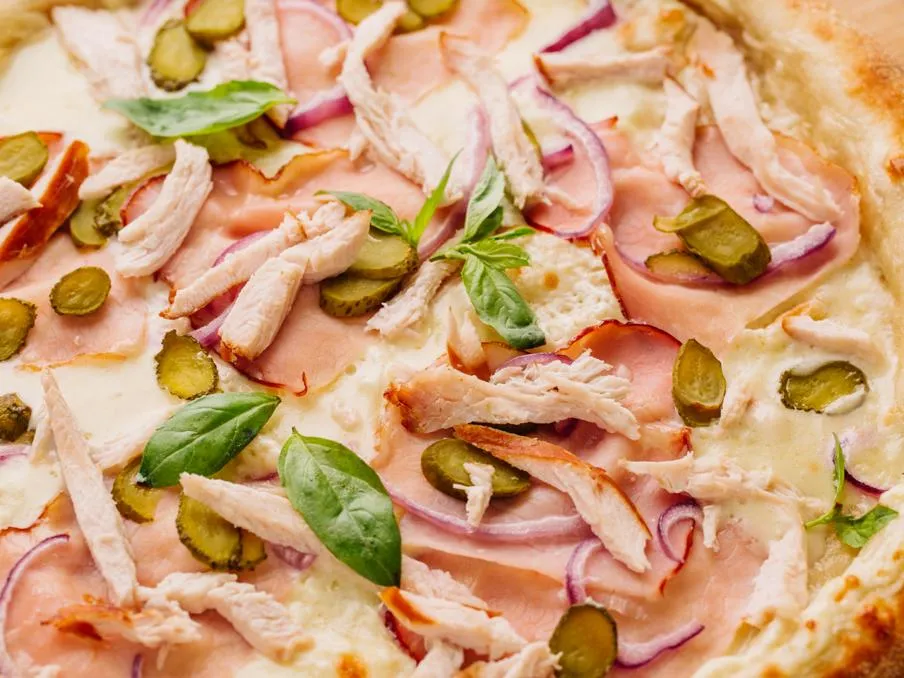 Пицца с Карбонадом и курицей
