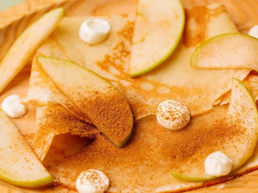 Блинчики с корицей и ароматным яблоком