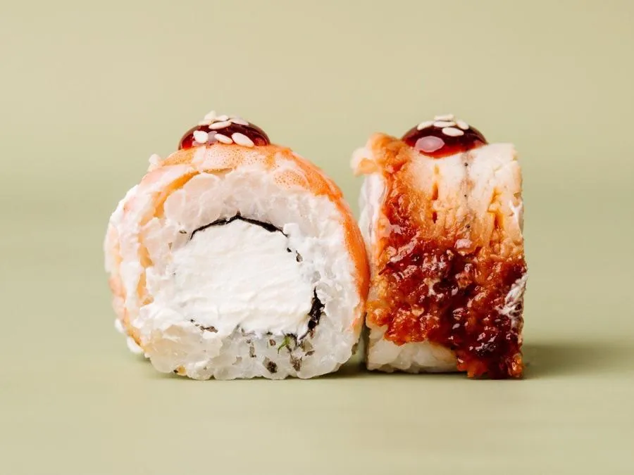 Ролл с угрем и креветкой