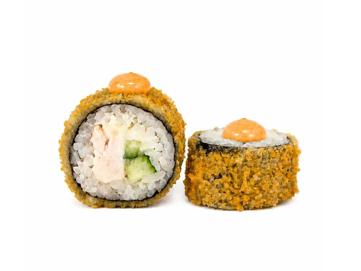 Жареный ролл с копченной курицей